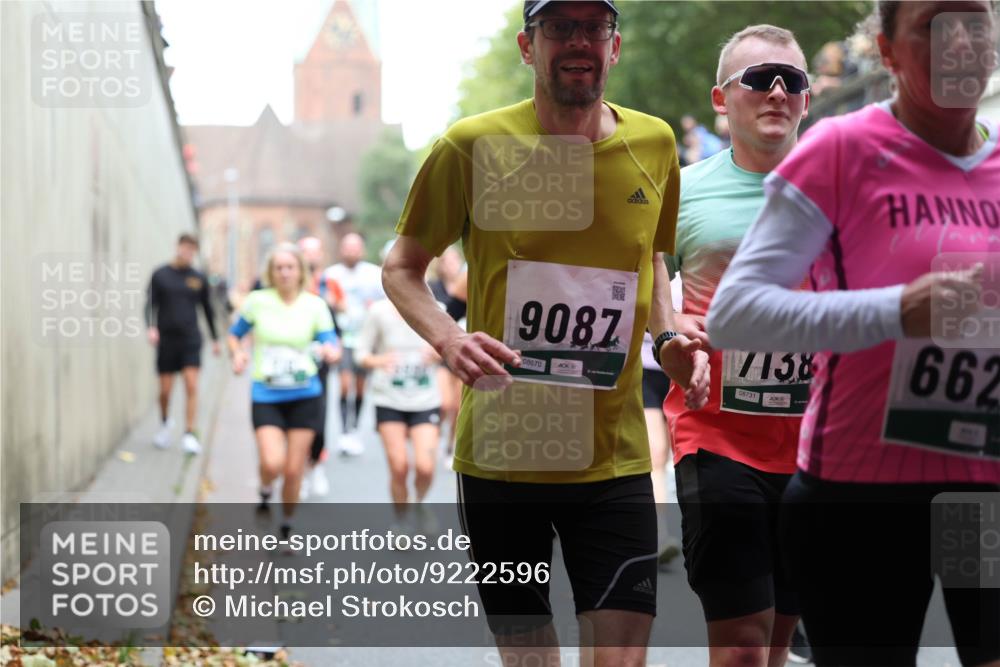 05.10.2025 - 20. swb-Marathon Bremen Michael Strokosch http://msf.ph/oto/9222596 05.10.2025 13:01:26 Laufen 9087, 08670, 7138, 08731, 662 meine-sportfotos.de