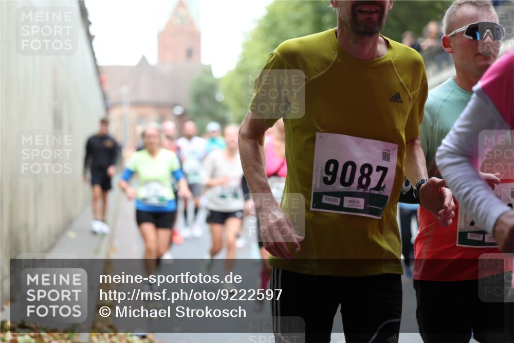 05.10.2025 - 20. swb-Marathon Bremen Michael Strokosch http://msf.ph/oto/9222597 05.10.2025 13:01:26 Laufen 9087, 08670, 08731, 125 meine-sportfotos.de