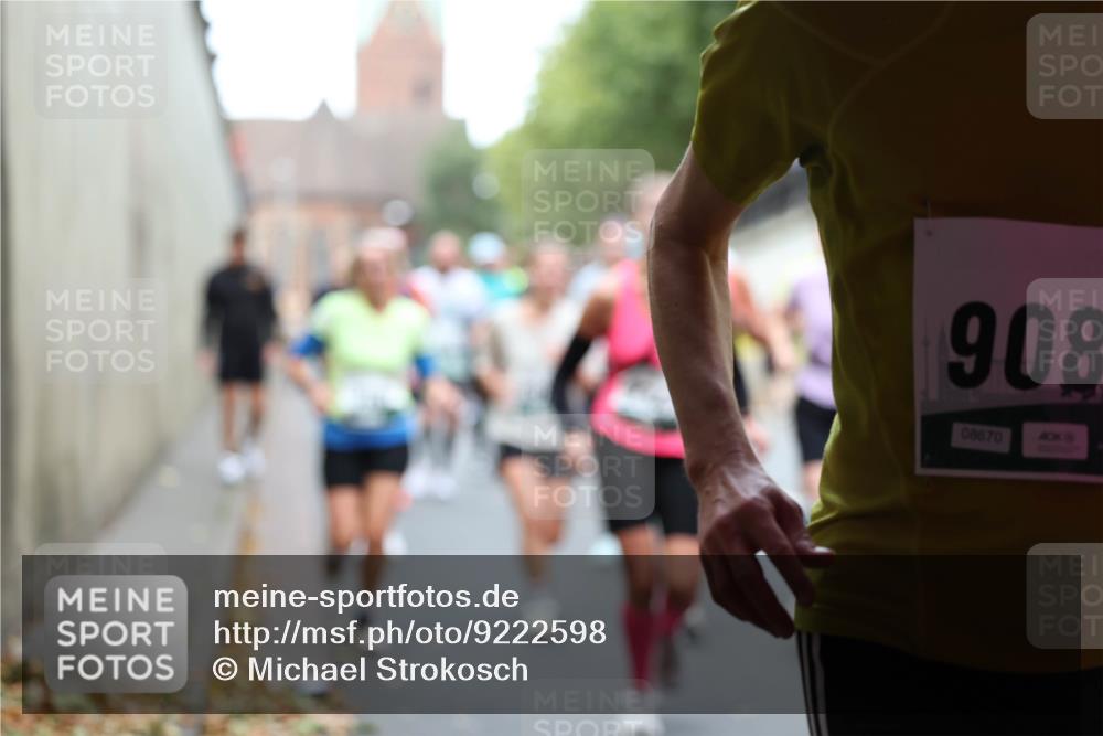 05.10.2025 - 20. swb-Marathon Bremen Michael Strokosch http://msf.ph/oto/9222598 05.10.2025 13:01:26 Laufen 908, 08670 meine-sportfotos.de
