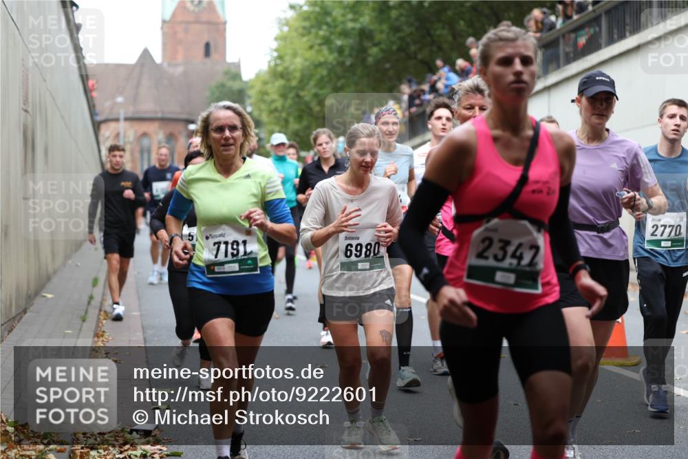 05.10.2025 - 20. swb-Marathon Bremen Michael Strokosch http://msf.ph/oto/9222601 05.10.2025 13:01:27 Laufen 7191, 6980, 2342, 2770 meine-sportfotos.de
