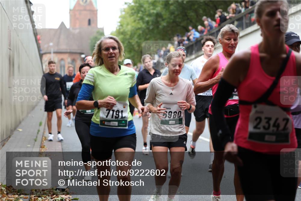 05.10.2025 - 20. swb-Marathon Bremen Michael Strokosch http://msf.ph/oto/9222602 05.10.2025 13:01:28 Laufen 7791, 5980, 2342 meine-sportfotos.de