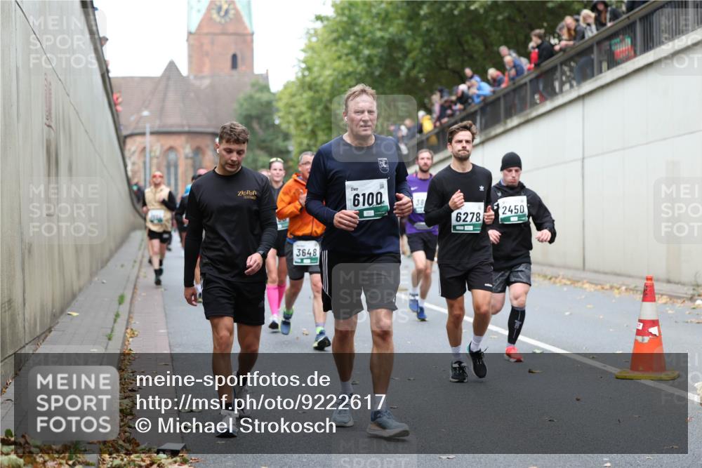05.10.2025 - 20. swb-Marathon Bremen Michael Strokosch http://msf.ph/oto/9222617 05.10.2025 13:01:31 Laufen 3648, 6100, 38, 2450, 6278 meine-sportfotos.de