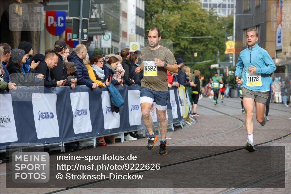 05.10.2025 - 20. swb-Marathon Bremen Strokosch-Dieckow http://msf.ph/oto/9222626 05.10.2025 10:42:38 Ziel 10592, 11178 meine-sportfotos.de