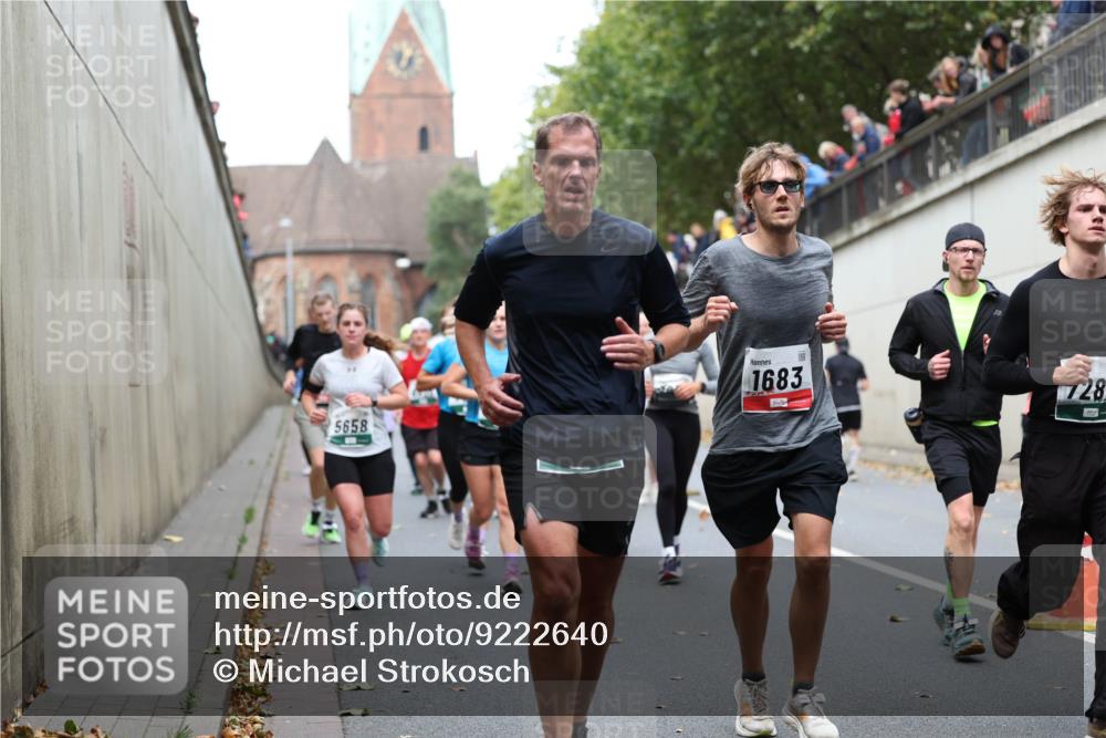 05.10.2025 - 20. swb-Marathon Bremen Michael Strokosch http://msf.ph/oto/9222640 05.10.2025 13:01:40 Laufen 5658, 1683, 728 meine-sportfotos.de