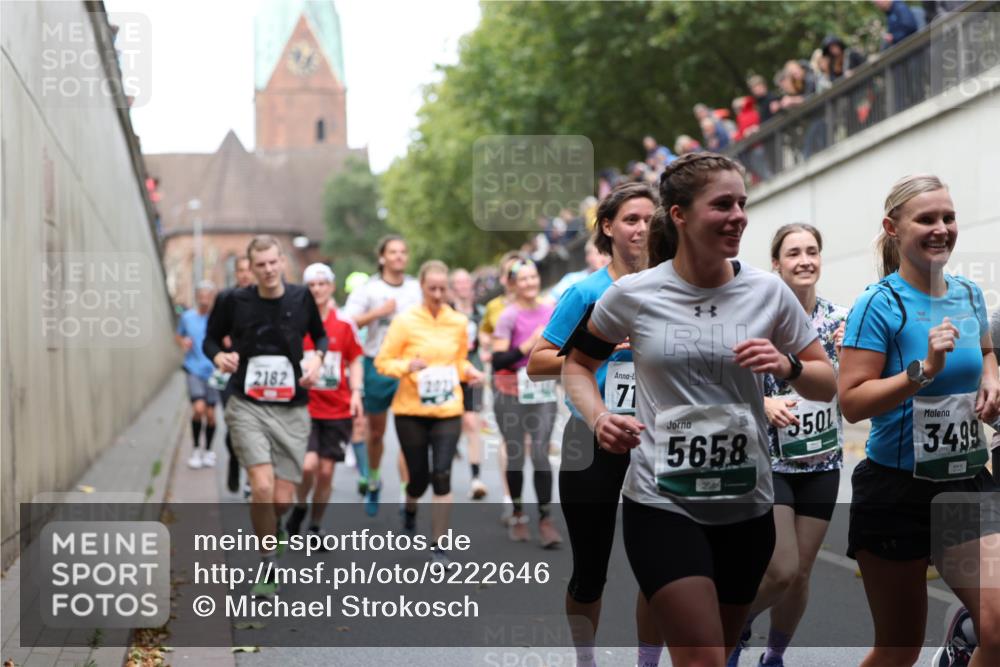05.10.2025 - 20. swb-Marathon Bremen Michael Strokosch http://msf.ph/oto/9222646 05.10.2025 13:01:43 Laufen 2182, 71, 5658, 5, 0, 3499 meine-sportfotos.de