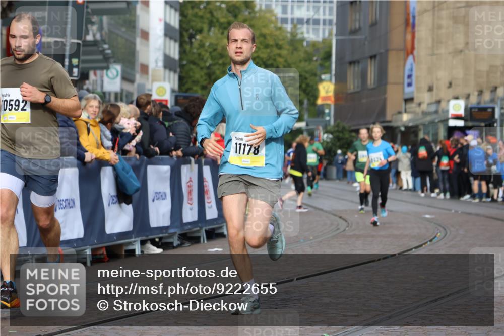 05.10.2025 - 20. swb-Marathon Bremen Strokosch-Dieckow http://msf.ph/oto/9222655 05.10.2025 10:42:39 Ziel 10592, 11178 meine-sportfotos.de