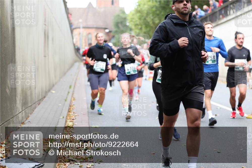 05.10.2025 - 20. swb-Marathon Bremen Michael Strokosch http://msf.ph/oto/9222664 05.10.2025 13:01:51 Laufen 4305, 758 meine-sportfotos.de
