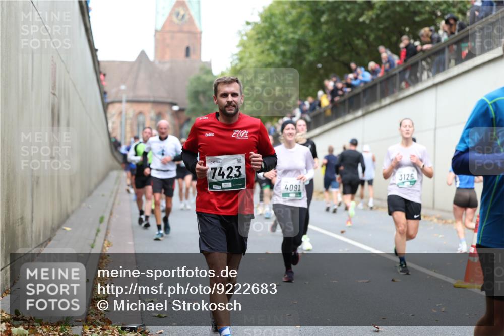 05.10.2025 - 20. swb-Marathon Bremen Michael Strokosch http://msf.ph/oto/9222683 05.10.2025 13:01:56 Laufen 7423, 3126, 4091 meine-sportfotos.de