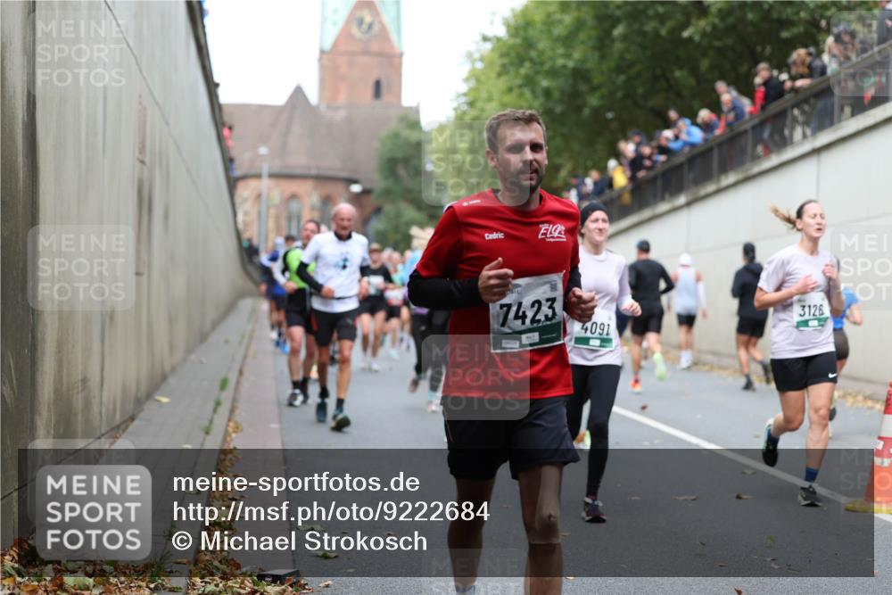 05.10.2025 - 20. swb-Marathon Bremen Michael Strokosch http://msf.ph/oto/9222684 05.10.2025 13:01:57 Laufen 7423, 0229, 3126, 4091 meine-sportfotos.de