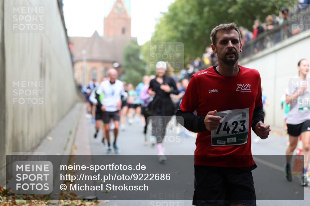 05.10.2025 - 20. swb-Marathon Bremen Michael Strokosch http://msf.ph/oto/9222686 05.10.2025 13:01:57 Laufen 1423, 08228 meine-sportfotos.de