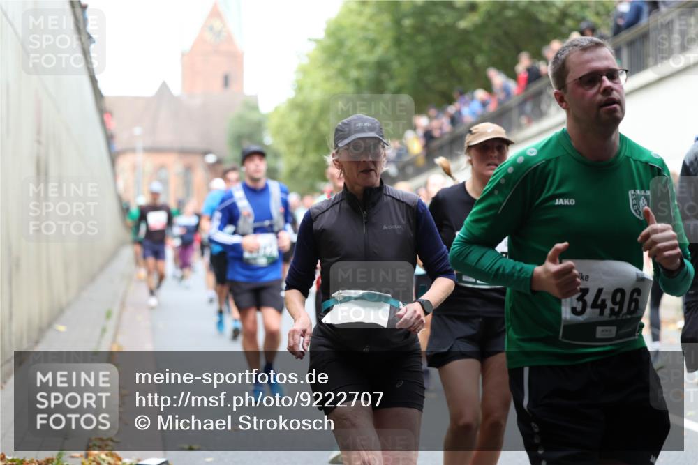 05.10.2025 - 20. swb-Marathon Bremen Michael Strokosch http://msf.ph/oto/9222707 05.10.2025 13:02:04 Laufen 3496 meine-sportfotos.de