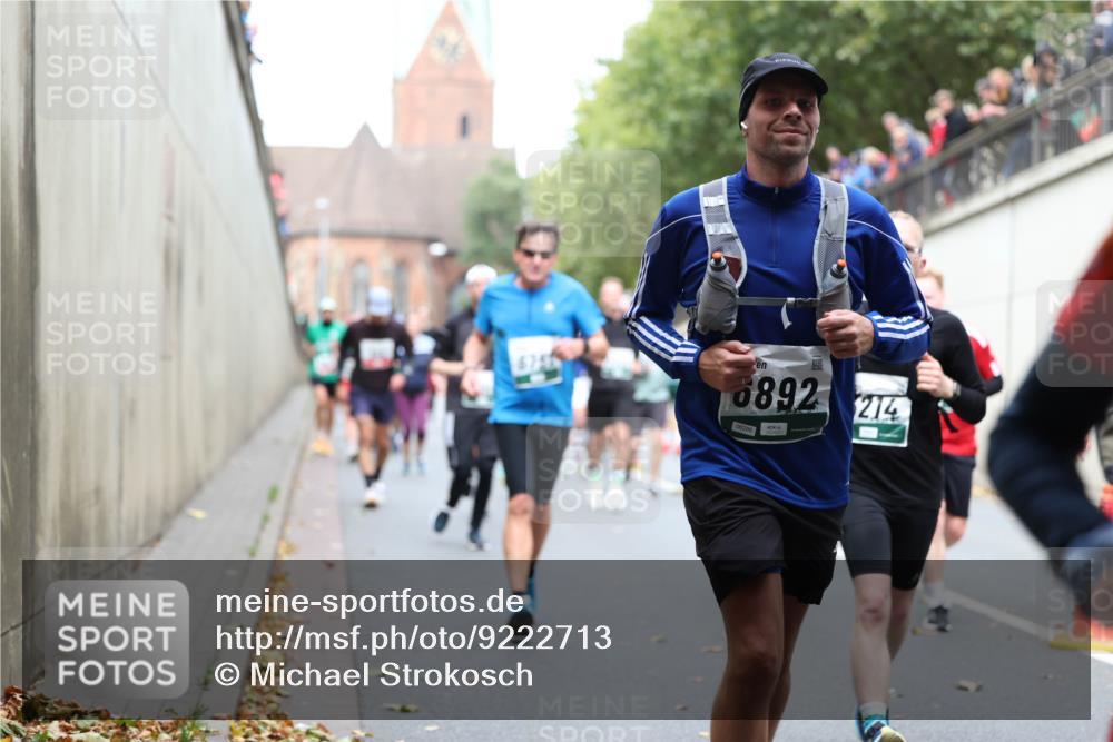 05.10.2025 - 20. swb-Marathon Bremen Michael Strokosch http://msf.ph/oto/9222713 05.10.2025 13:02:06 Laufen 6756, 6892, 214, 06286 meine-sportfotos.de