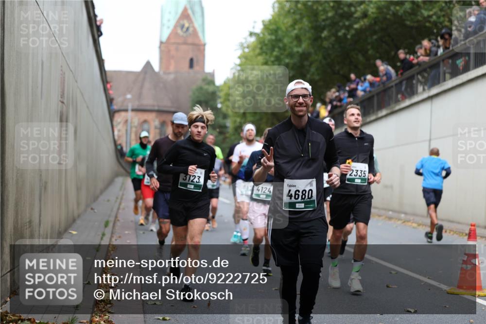 05.10.2025 - 20. swb-Marathon Bremen Michael Strokosch http://msf.ph/oto/9222725 05.10.2025 13:02:08 Laufen 3123, 45, 4124, 4680, 2335 meine-sportfotos.de
