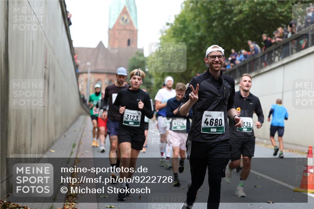 05.10.2025 - 20. swb-Marathon Bremen Michael Strokosch http://msf.ph/oto/9222726 05.10.2025 13:02:09 Laufen 3123, 4124, 4680, 335 meine-sportfotos.de