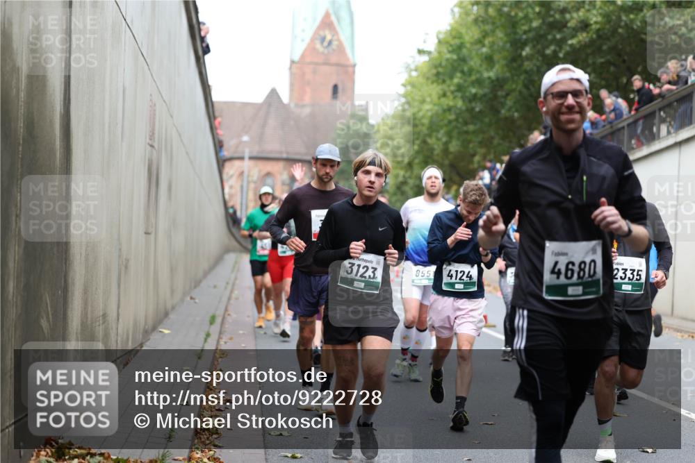 05.10.2025 - 20. swb-Marathon Bremen Michael Strokosch http://msf.ph/oto/9222728 05.10.2025 13:02:09 Laufen 3123, 8551, 4124, 4680, 2335 meine-sportfotos.de
