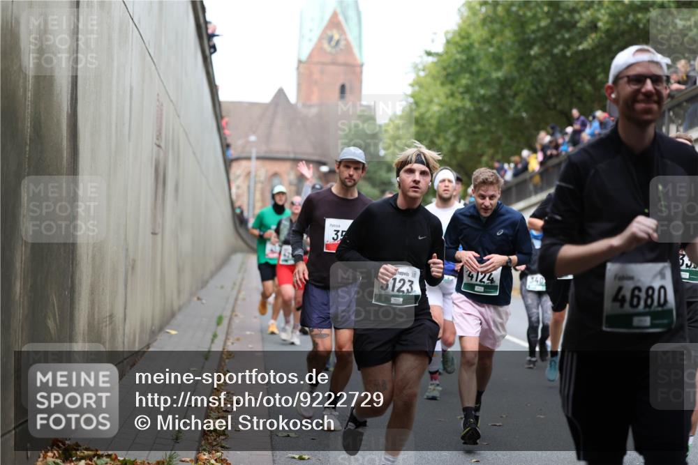 05.10.2025 - 20. swb-Marathon Bremen Michael Strokosch http://msf.ph/oto/9222729 05.10.2025 13:02:09 Laufen 35, 123, 4124, 340, 4680 meine-sportfotos.de