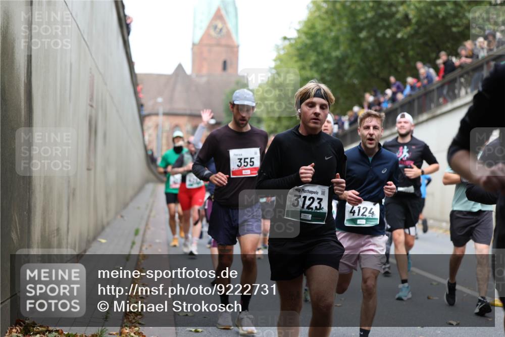 05.10.2025 - 20. swb-Marathon Bremen Michael Strokosch http://msf.ph/oto/9222731 05.10.2025 13:02:10 Laufen 355, 3123, 4124 meine-sportfotos.de