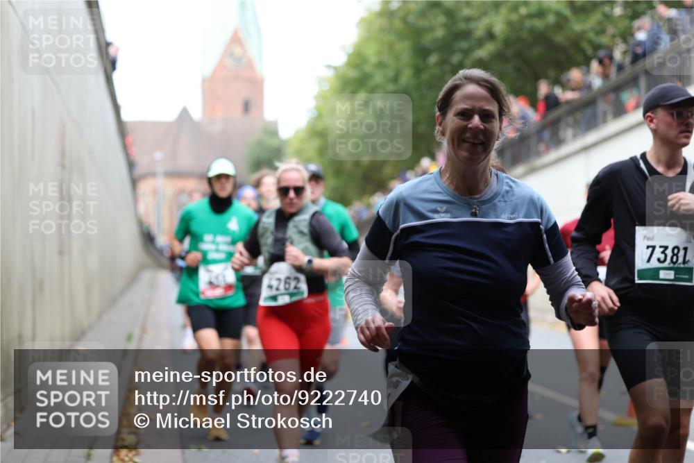 05.10.2025 - 20. swb-Marathon Bremen Michael Strokosch http://msf.ph/oto/9222740 05.10.2025 13:02:12 Laufen 4262, 7381 meine-sportfotos.de