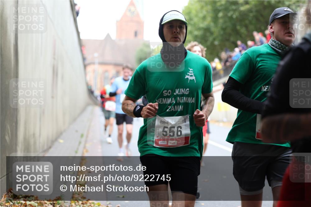 05.10.2025 - 20. swb-Marathon Bremen Michael Strokosch http://msf.ph/oto/9222745 05.10.2025 13:02:14 Laufen 556, 00563 meine-sportfotos.de