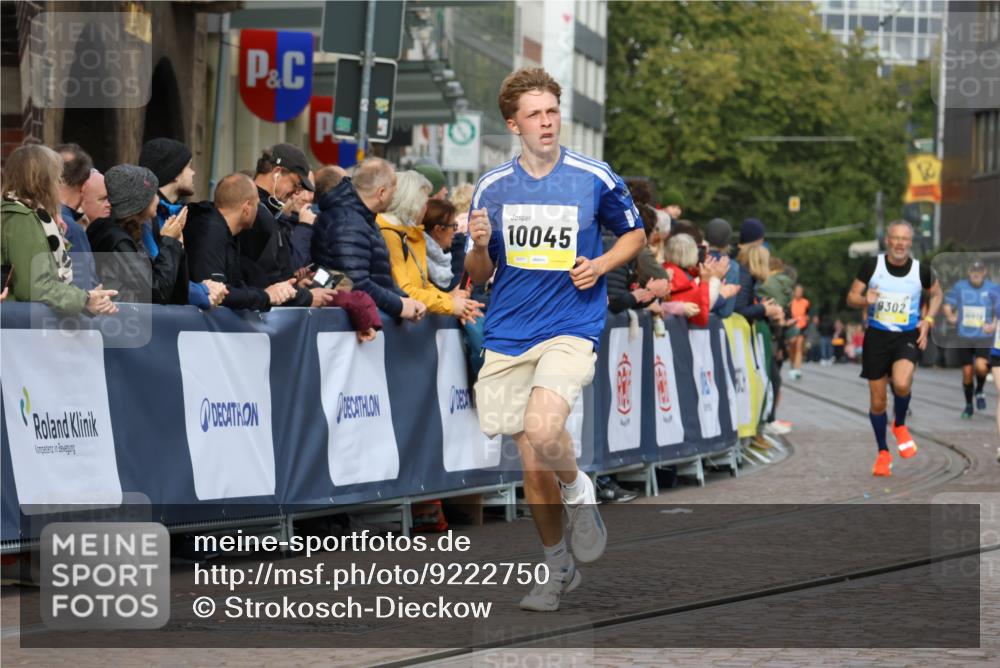 05.10.2025 - 20. swb-Marathon Bremen Strokosch-Dieckow http://msf.ph/oto/9222750 05.10.2025 10:42:59 Ziel 9302, 9558, 10045, 10624, 10961, 11476 meine-sportfotos.de
