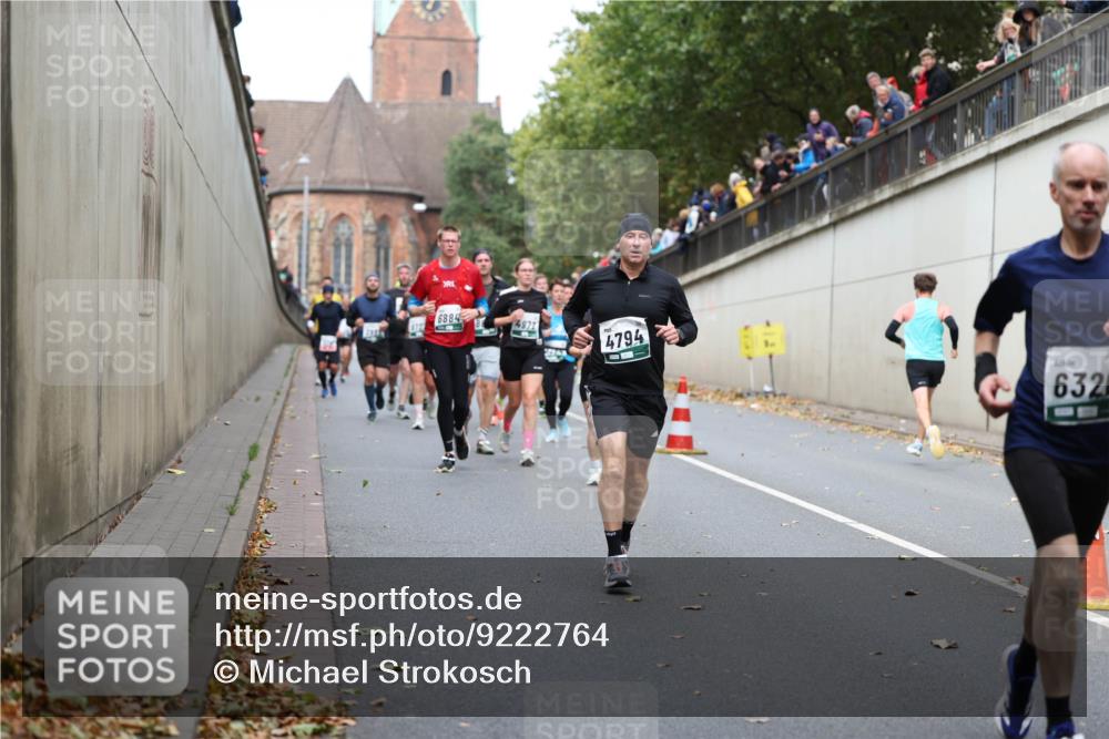 05.10.2025 - 20. swb-Marathon Bremen Michael Strokosch http://msf.ph/oto/9222764 05.10.2025 13:02:24 Laufen 6884, 4971, 4794, 632 meine-sportfotos.de