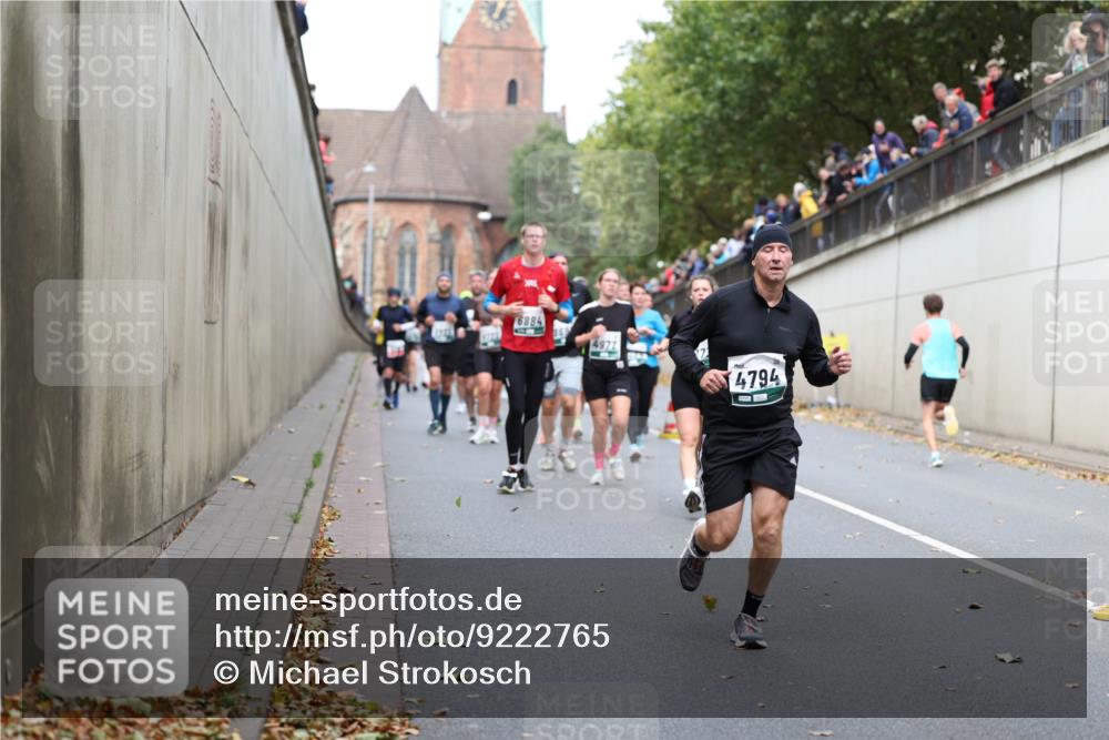 05.10.2025 - 20. swb-Marathon Bremen Michael Strokosch http://msf.ph/oto/9222765 05.10.2025 13:02:24 Laufen 6884, 869, 4972, 4794 meine-sportfotos.de
