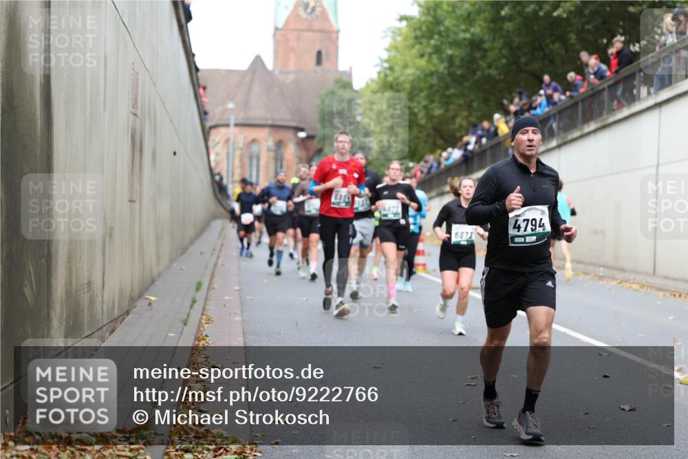 05.10.2025 - 20. swb-Marathon Bremen Michael Strokosch http://msf.ph/oto/9222766 05.10.2025 13:02:25 Laufen 688, 4794, 6877 meine-sportfotos.de