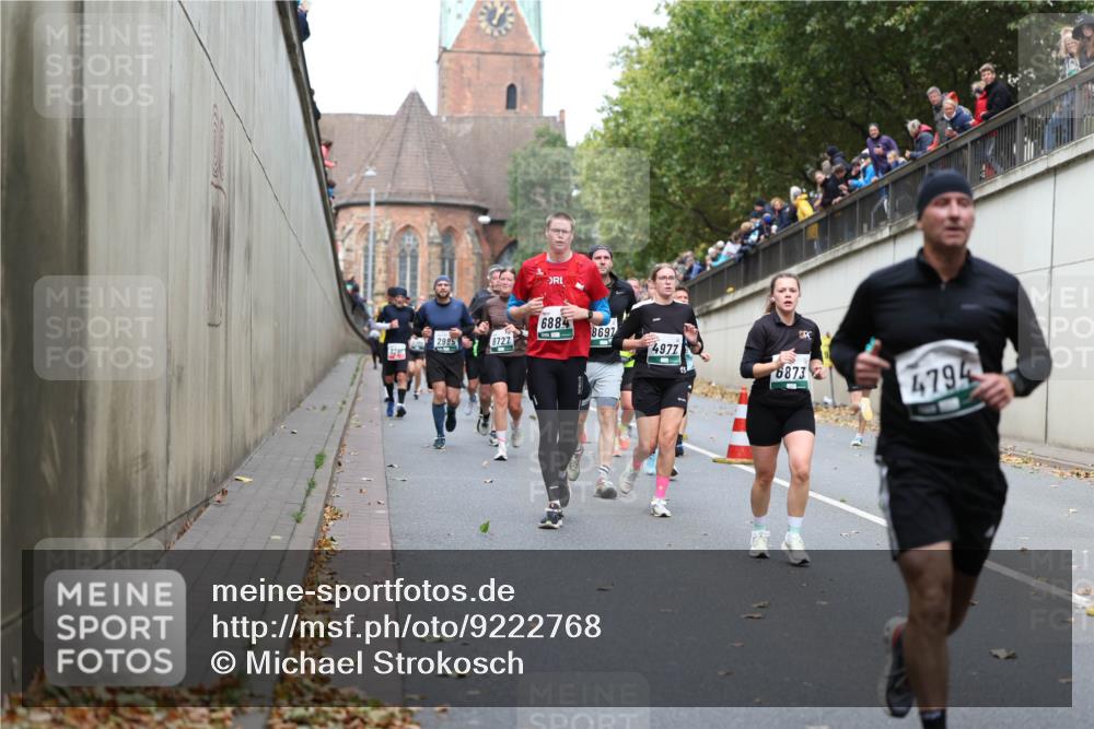 05.10.2025 - 20. swb-Marathon Bremen Michael Strokosch http://msf.ph/oto/9222768 05.10.2025 13:02:25 Laufen 22, 6884, 8697, 2985, 8727, 4977, 6873, 4794 meine-sportfotos.de