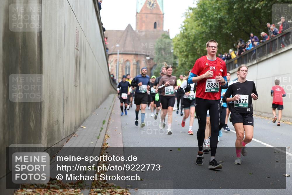 05.10.2025 - 20. swb-Marathon Bremen Michael Strokosch http://msf.ph/oto/9222773 05.10.2025 13:02:27 Laufen 2985, 8722, 8725, 6884, 4977, 15 meine-sportfotos.de