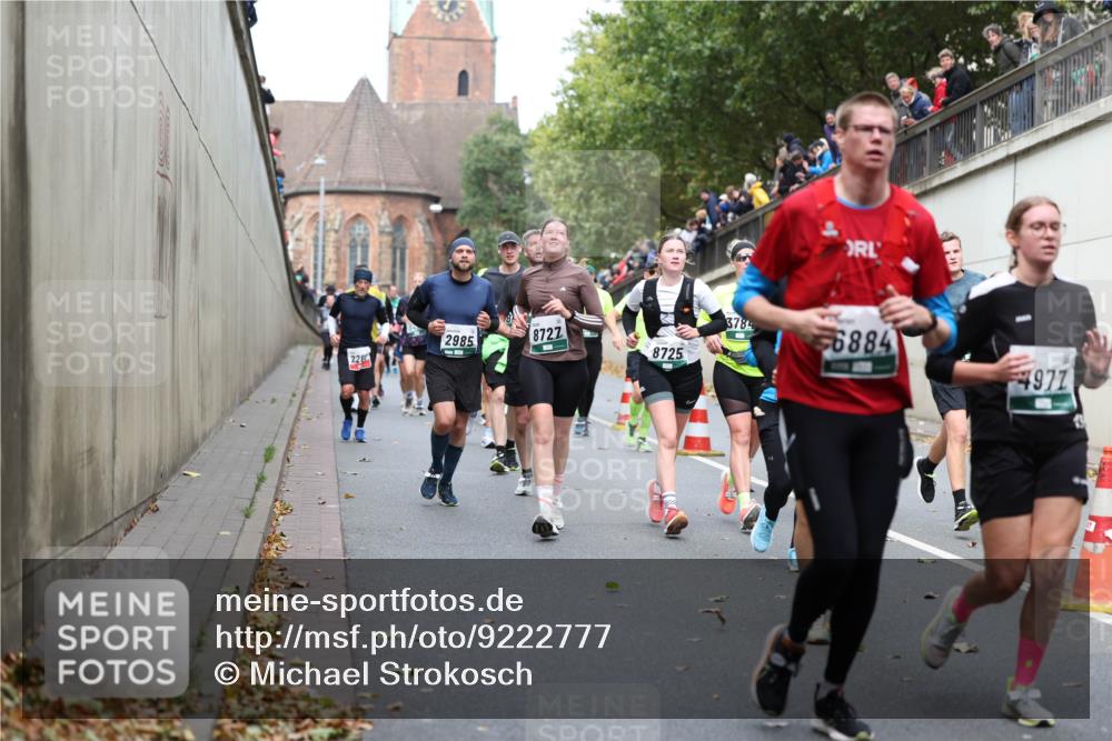 05.10.2025 - 20. swb-Marathon Bremen Michael Strokosch http://msf.ph/oto/9222777 05.10.2025 13:02:28 Laufen 2985, 8727, 228, 8725, 3784, 6884, 4977 meine-sportfotos.de