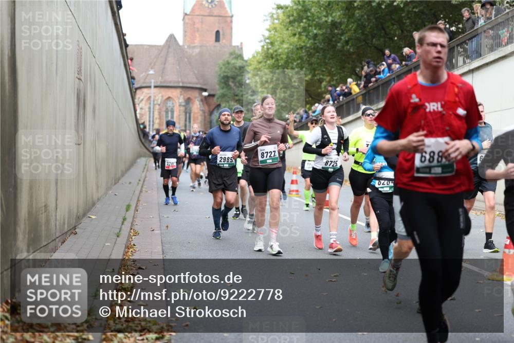 05.10.2025 - 20. swb-Marathon Bremen Michael Strokosch http://msf.ph/oto/9222778 05.10.2025 13:02:28 Laufen 8727, 2985, 228, 8725, 620, 688, 6 meine-sportfotos.de