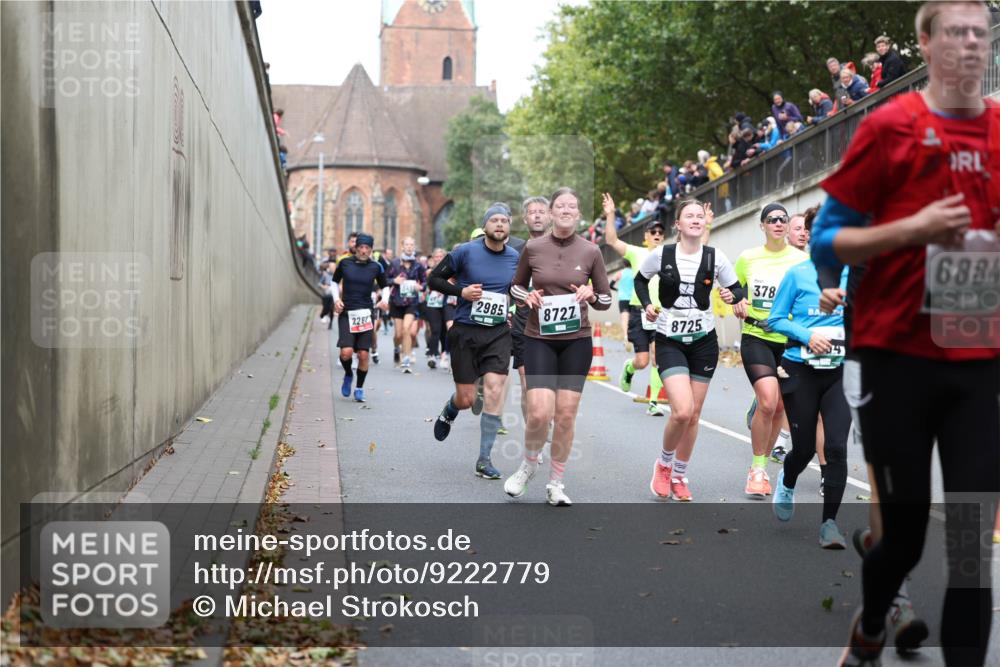 05.10.2025 - 20. swb-Marathon Bremen Michael Strokosch http://msf.ph/oto/9222779 05.10.2025 13:02:29 Laufen 378, 2985, 8727, 228, 8725, 6884 meine-sportfotos.de