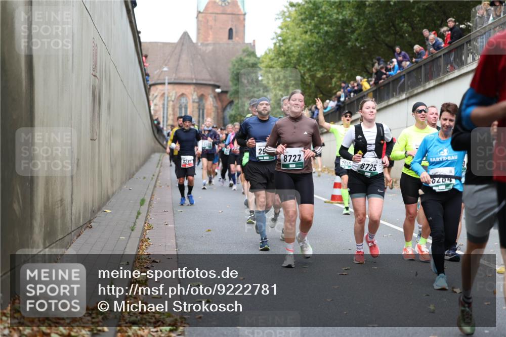 05.10.2025 - 20. swb-Marathon Bremen Michael Strokosch http://msf.ph/oto/9222781 05.10.2025 13:02:29 Laufen 29, 8727, 7605, 2287, 8725, 620 meine-sportfotos.de