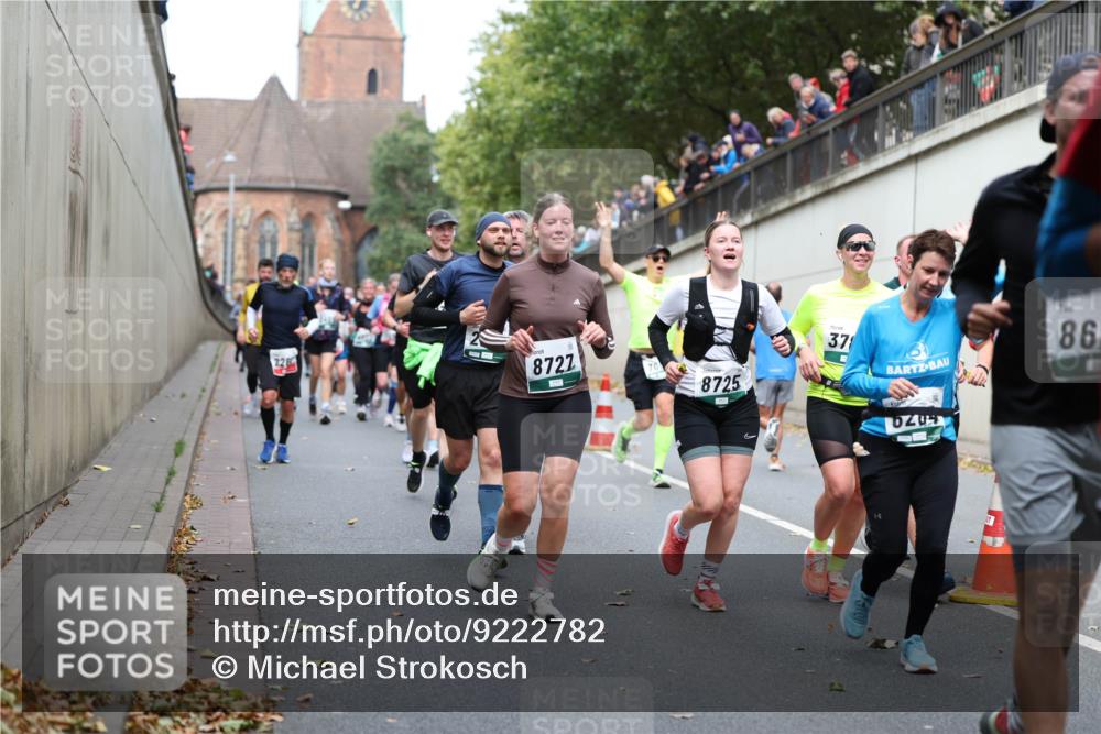 05.10.2025 - 20. swb-Marathon Bremen Michael Strokosch http://msf.ph/oto/9222782 05.10.2025 13:02:29 Laufen 22, 8727, 8725, 37, 86, 620 meine-sportfotos.de