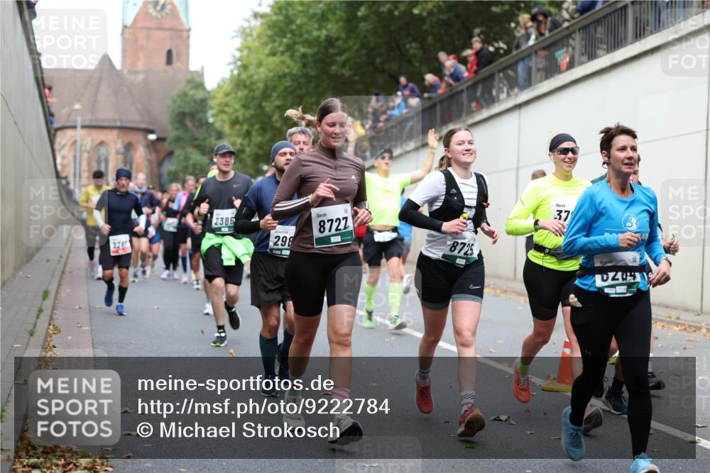 05.10.2025 - 20. swb-Marathon Bremen Michael Strokosch http://msf.ph/oto/9222784 05.10.2025 13:02:30 Laufen 2386, 298, 8727, 8725, 37 meine-sportfotos.de