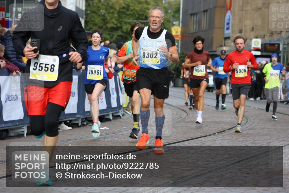05.10.2025 - 20. swb-Marathon Bremen Strokosch-Dieckow http://msf.ph/oto/9222785 05.10.2025 10:43:03 Ziel 9006, 9302, 9558, 10045, 10553, 10961, 11476 meine-sportfotos.de