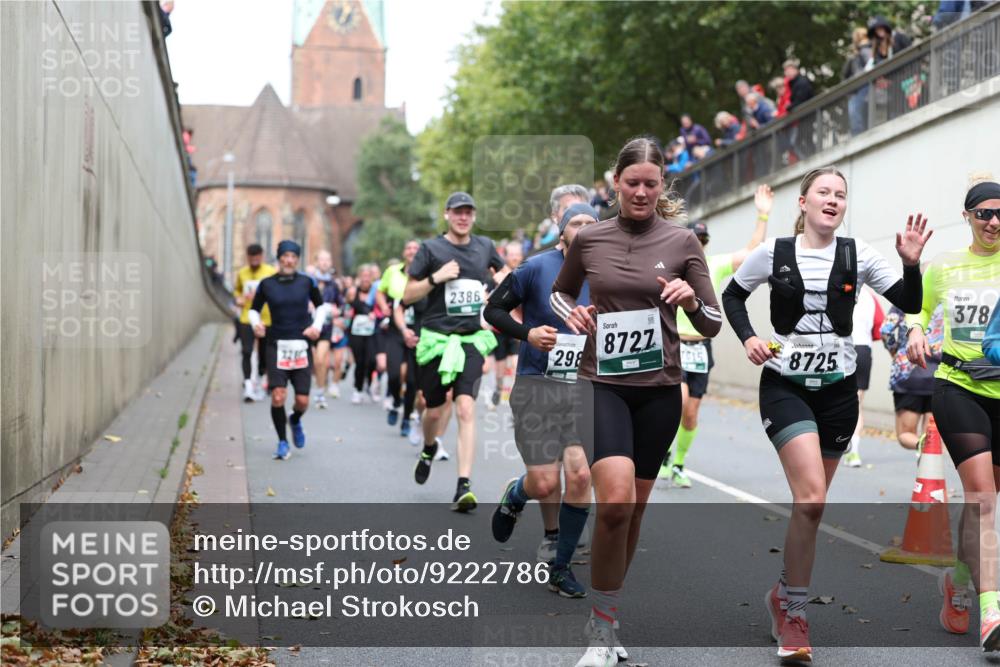 05.10.2025 - 20. swb-Marathon Bremen Michael Strokosch http://msf.ph/oto/9222786 05.10.2025 13:02:30 Laufen 2386, 298, 8727, 8725, 378 meine-sportfotos.de