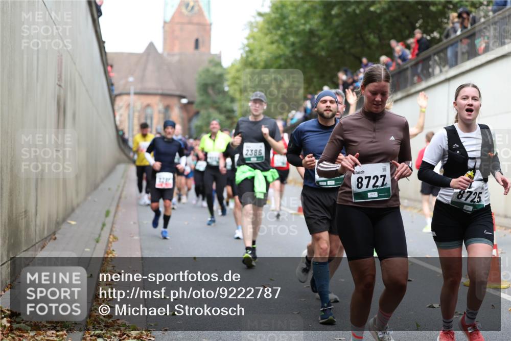 05.10.2025 - 20. swb-Marathon Bremen Michael Strokosch http://msf.ph/oto/9222787 05.10.2025 13:02:30 Laufen 2386, 8727, 8725 meine-sportfotos.de