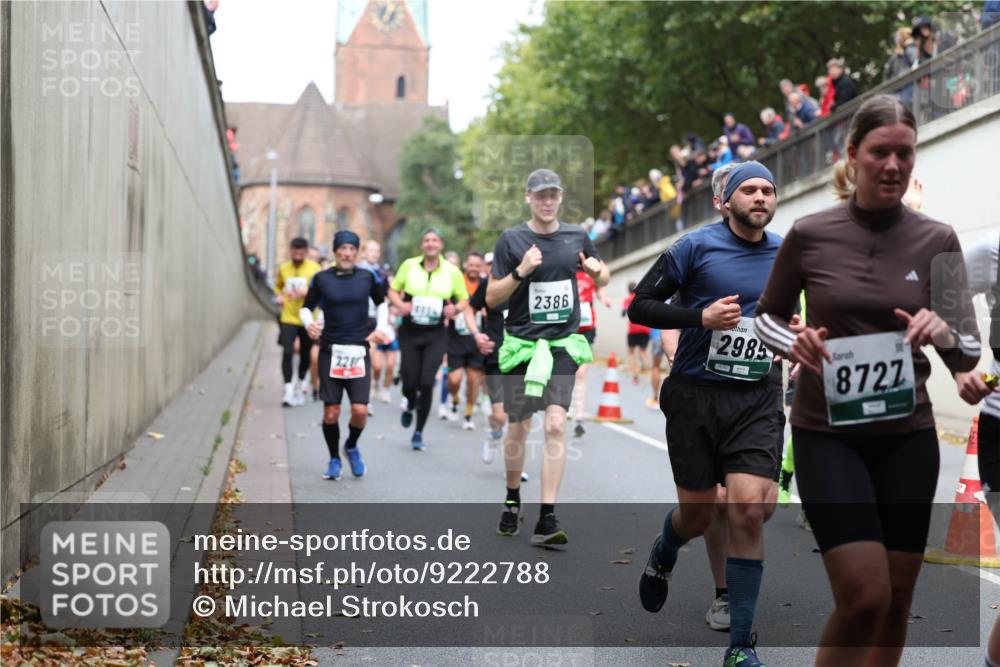 05.10.2025 - 20. swb-Marathon Bremen Michael Strokosch http://msf.ph/oto/9222788 05.10.2025 13:02:31 Laufen 228, 2386, 2985, 8727 meine-sportfotos.de