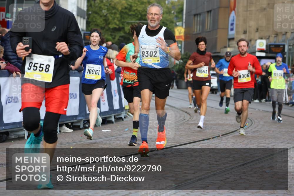05.10.2025 - 20. swb-Marathon Bremen Strokosch-Dieckow http://msf.ph/oto/9222790 05.10.2025 10:43:04 Ziel 9006, 9302, 9558, 10474, 10553, 10961, 11476 meine-sportfotos.de