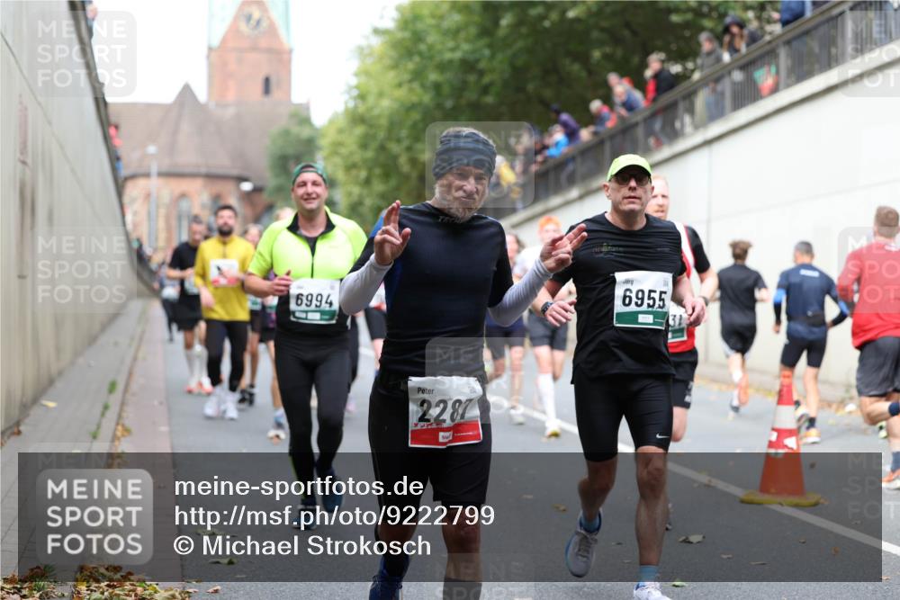 05.10.2025 - 20. swb-Marathon Bremen Michael Strokosch http://msf.ph/oto/9222799 05.10.2025 13:02:33 Laufen 6994, 2287, 6955 meine-sportfotos.de