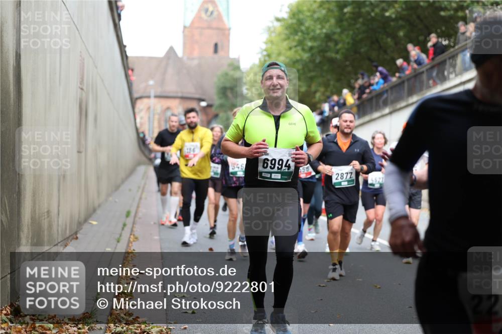 05.10.2025 - 20. swb-Marathon Bremen Michael Strokosch http://msf.ph/oto/9222801 05.10.2025 13:02:34 Laufen 1346, 6994, 2877, 22 meine-sportfotos.de