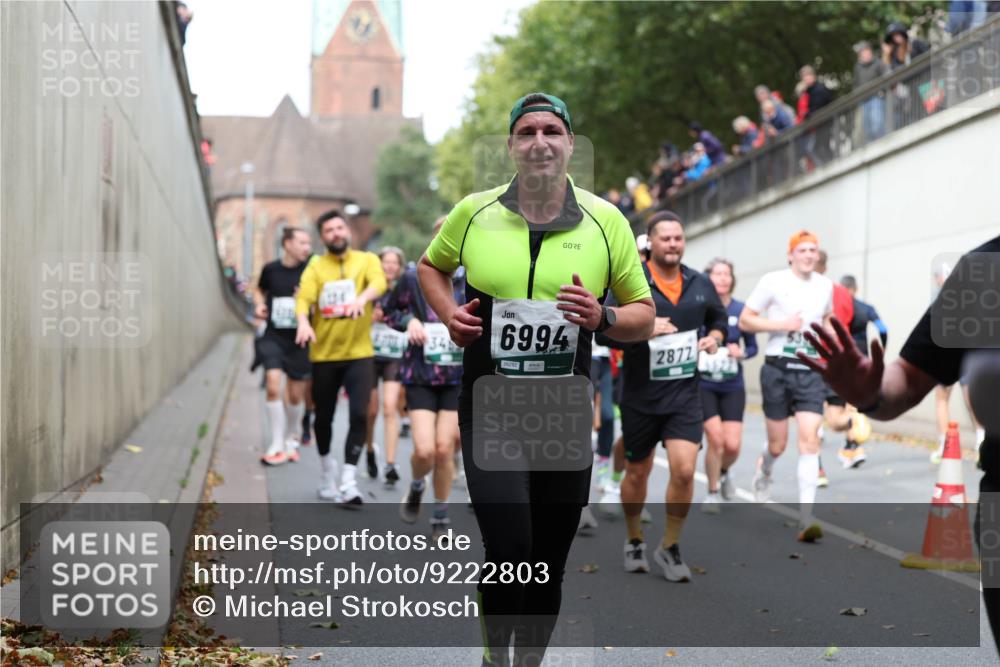 05.10.2025 - 20. swb-Marathon Bremen Michael Strokosch http://msf.ph/oto/9222803 05.10.2025 13:02:35 Laufen 346, 6994, 2872 meine-sportfotos.de