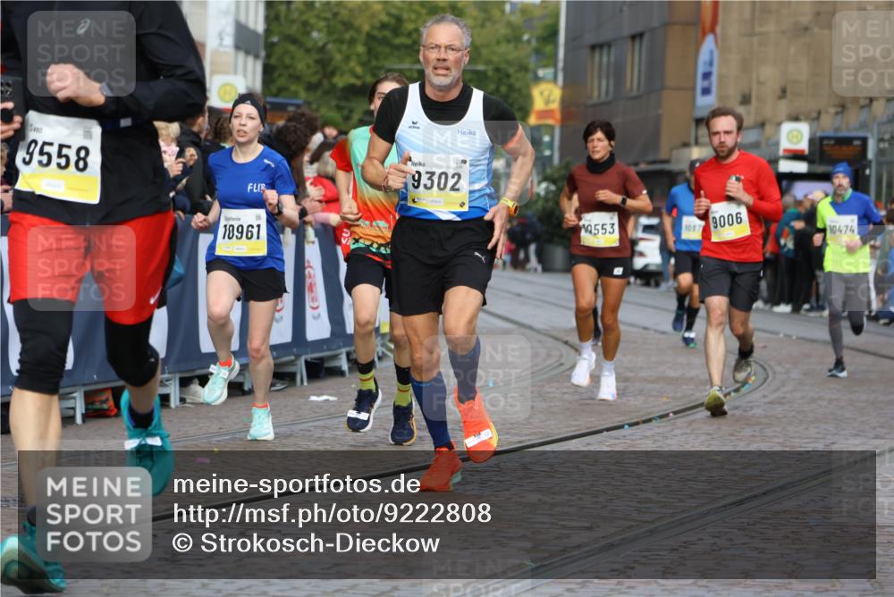 05.10.2025 - 20. swb-Marathon Bremen Strokosch-Dieckow http://msf.ph/oto/9222808 05.10.2025 10:43:04 Ziel 9006, 9302, 9558, 10474, 10553, 10961, 11476 meine-sportfotos.de