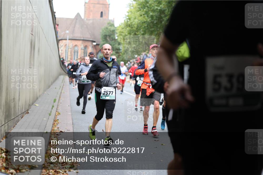 05.10.2025 - 20. swb-Marathon Bremen Michael Strokosch http://msf.ph/oto/9222817 05.10.2025 13:02:40 Laufen 60, 5396, 2577 meine-sportfotos.de
