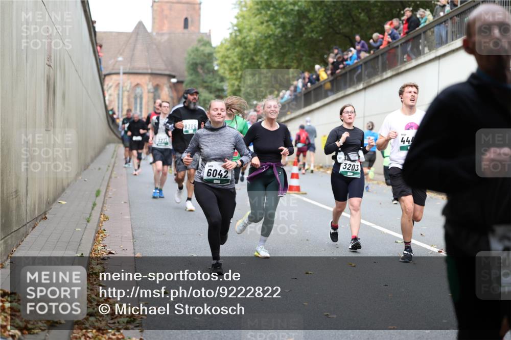 05.10.2025 - 20. swb-Marathon Bremen Michael Strokosch http://msf.ph/oto/9222822 05.10.2025 13:02:42 Laufen 3272, 8386, 6042, 3203, 44 meine-sportfotos.de
