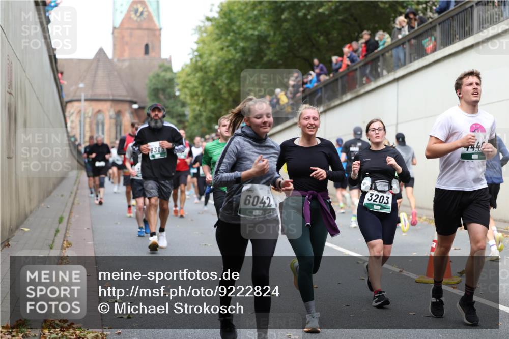05.10.2025 - 20. swb-Marathon Bremen Michael Strokosch http://msf.ph/oto/9222824 05.10.2025 13:02:43 Laufen 8386, 6042, 3203, 44 meine-sportfotos.de
