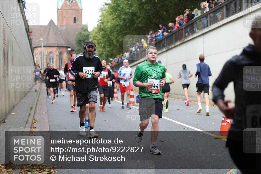 05.10.2025 - 20. swb-Marathon Bremen Michael Strokosch http://msf.ph/oto/9222827 05.10.2025 13:02:44 Laufen 8386, 44, 6 meine-sportfotos.de