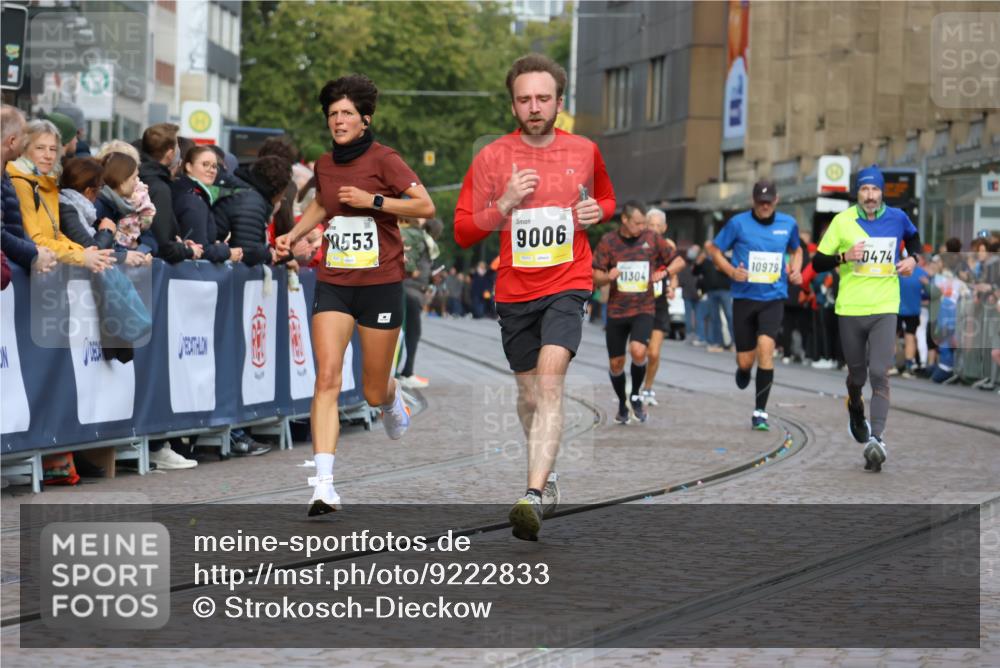 05.10.2025 - 20. swb-Marathon Bremen Strokosch-Dieckow http://msf.ph/oto/9222833 05.10.2025 10:43:06 Ziel 9006, 9302, 9558, 10474, 10553, 10961, 10979, 11476 meine-sportfotos.de