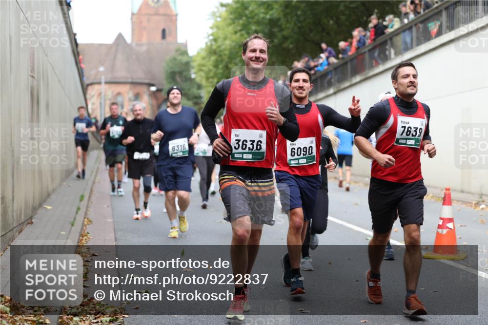 05.10.2025 - 20. swb-Marathon Bremen Michael Strokosch http://msf.ph/oto/9222837 05.10.2025 13:02:47 Laufen 7639, 6316, 3636, 6090 meine-sportfotos.de